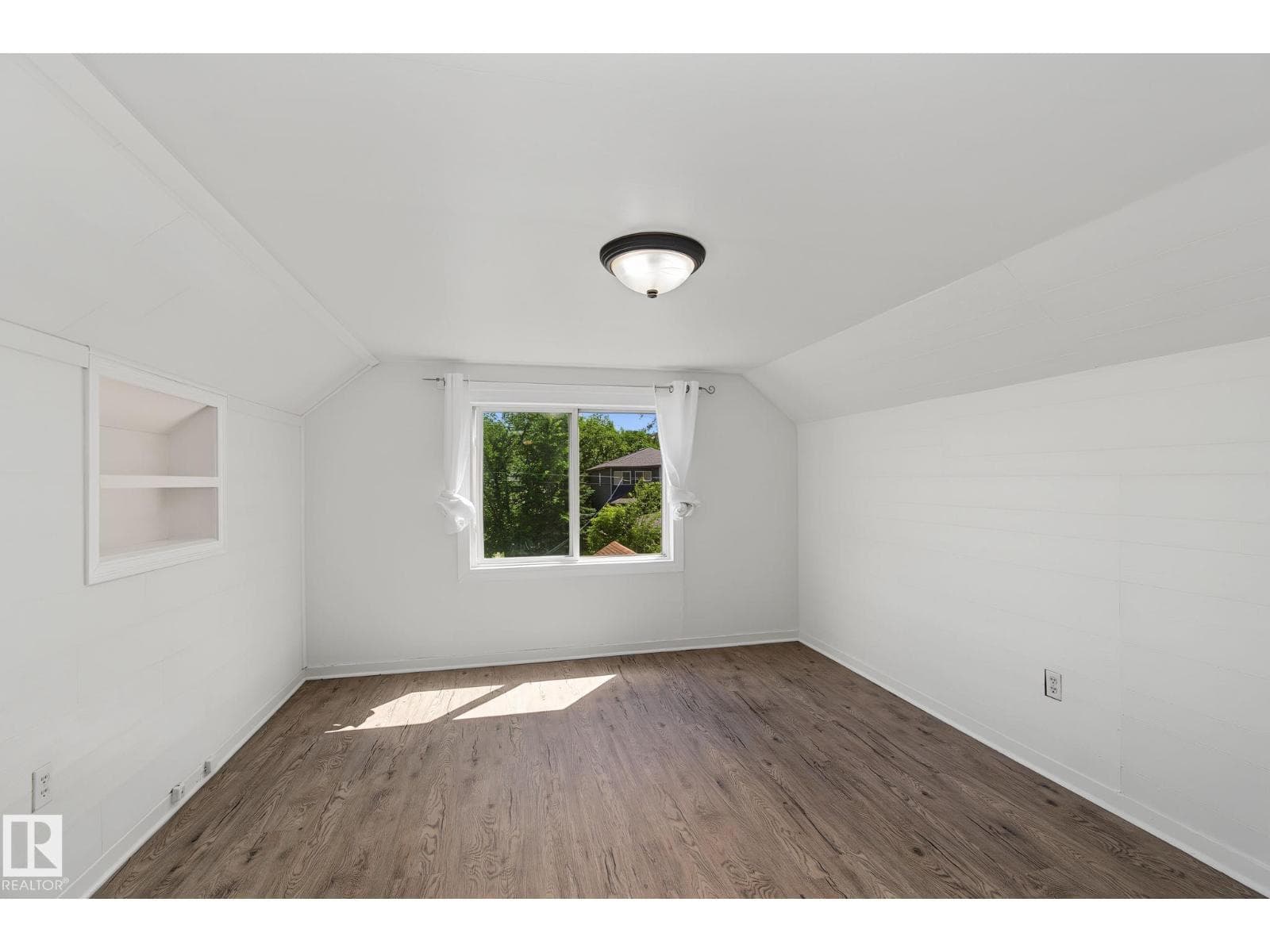 11147 78 AV NW — photo 13 of 50