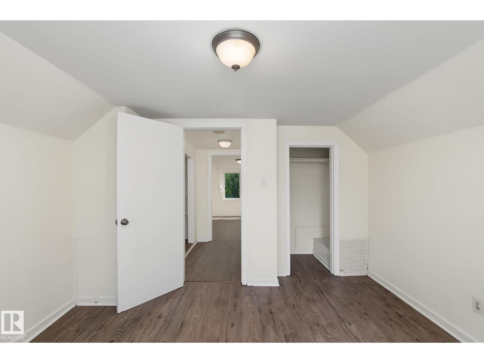 11147 78 AV NW — photo 15 of 50