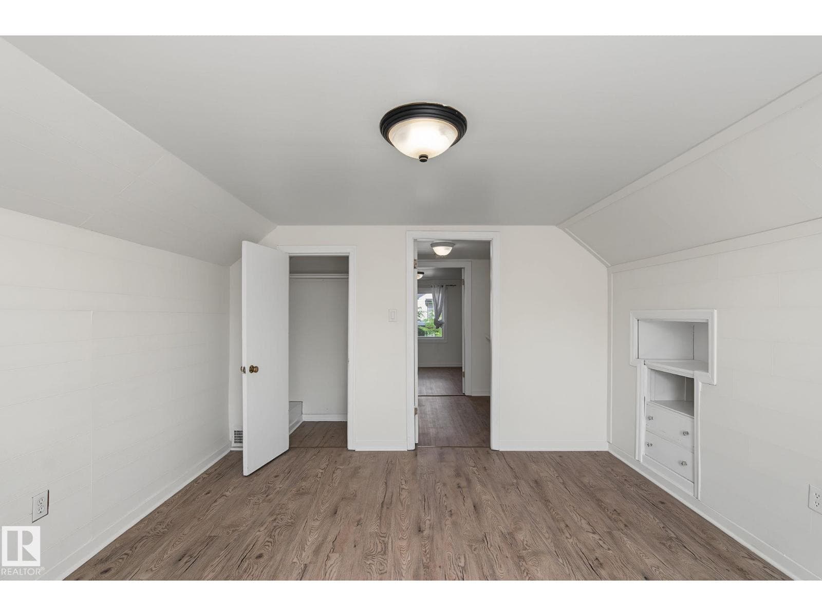 11147 78 AV NW — photo 18 of 50