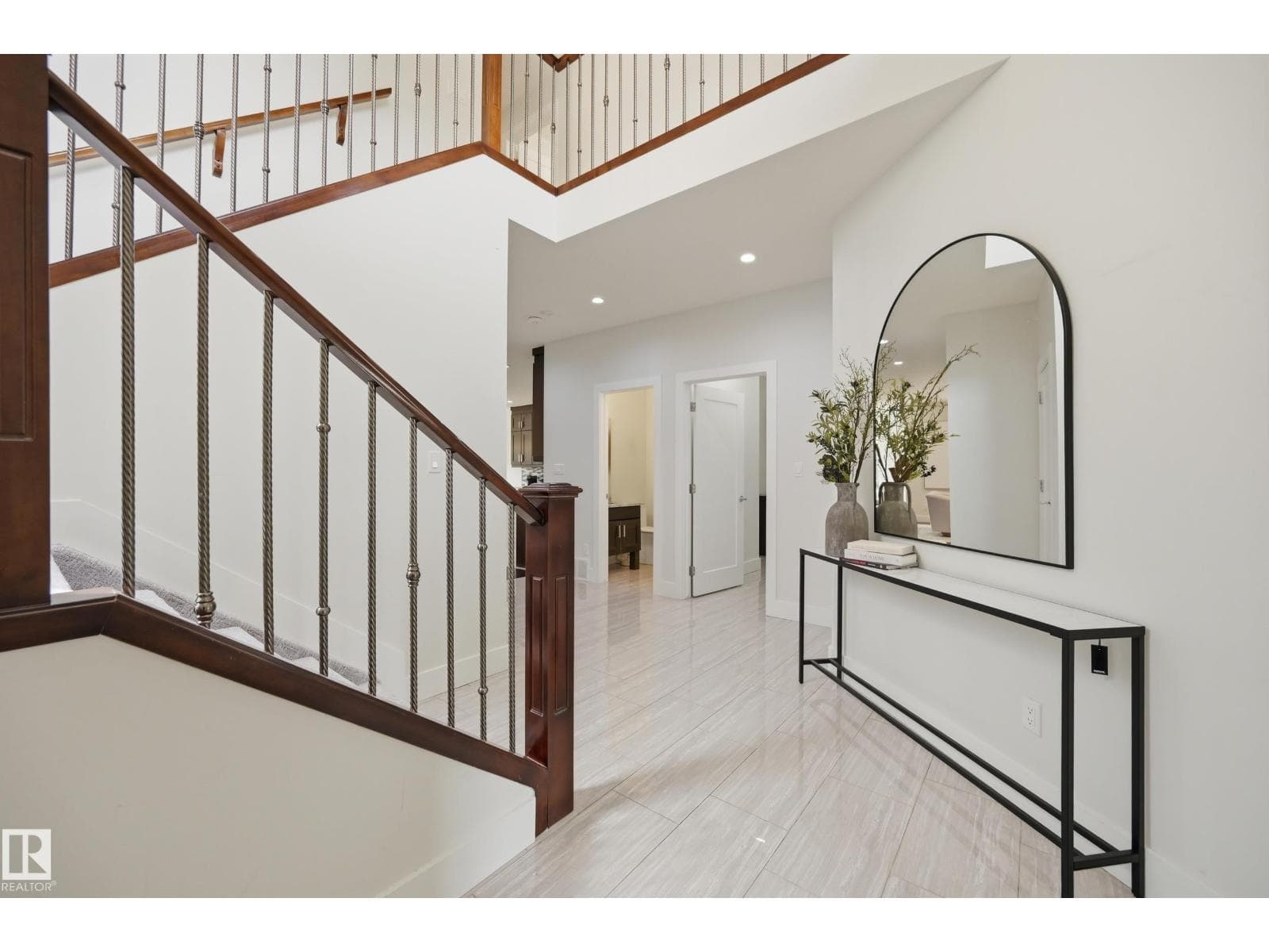1024 ARMITAGE CR SW — photo 4 of 47