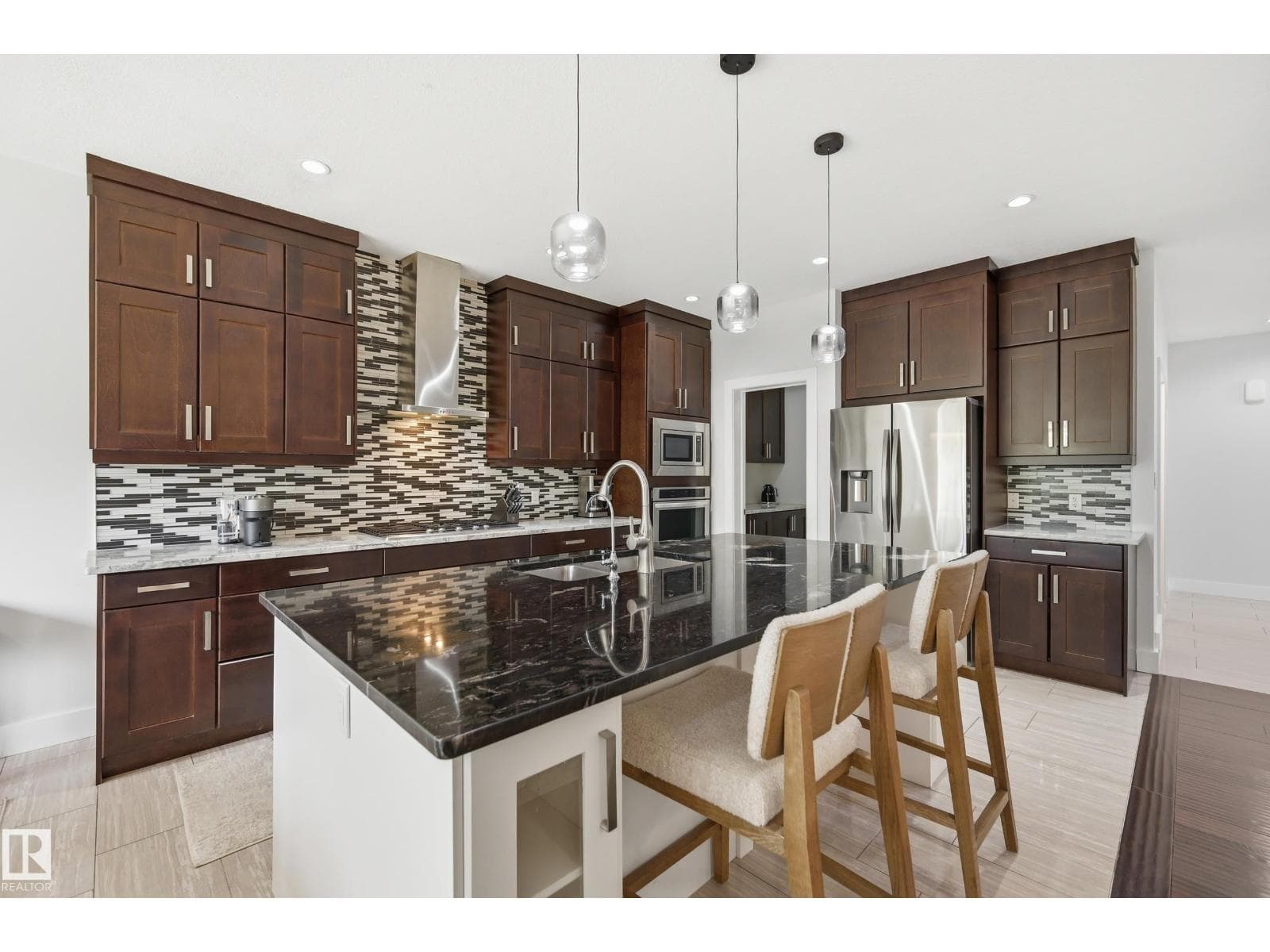 1024 ARMITAGE CR SW — photo 7 of 47