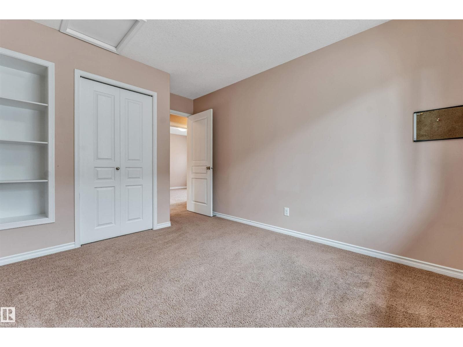 6947 19A AV SW — photo 30 of 47