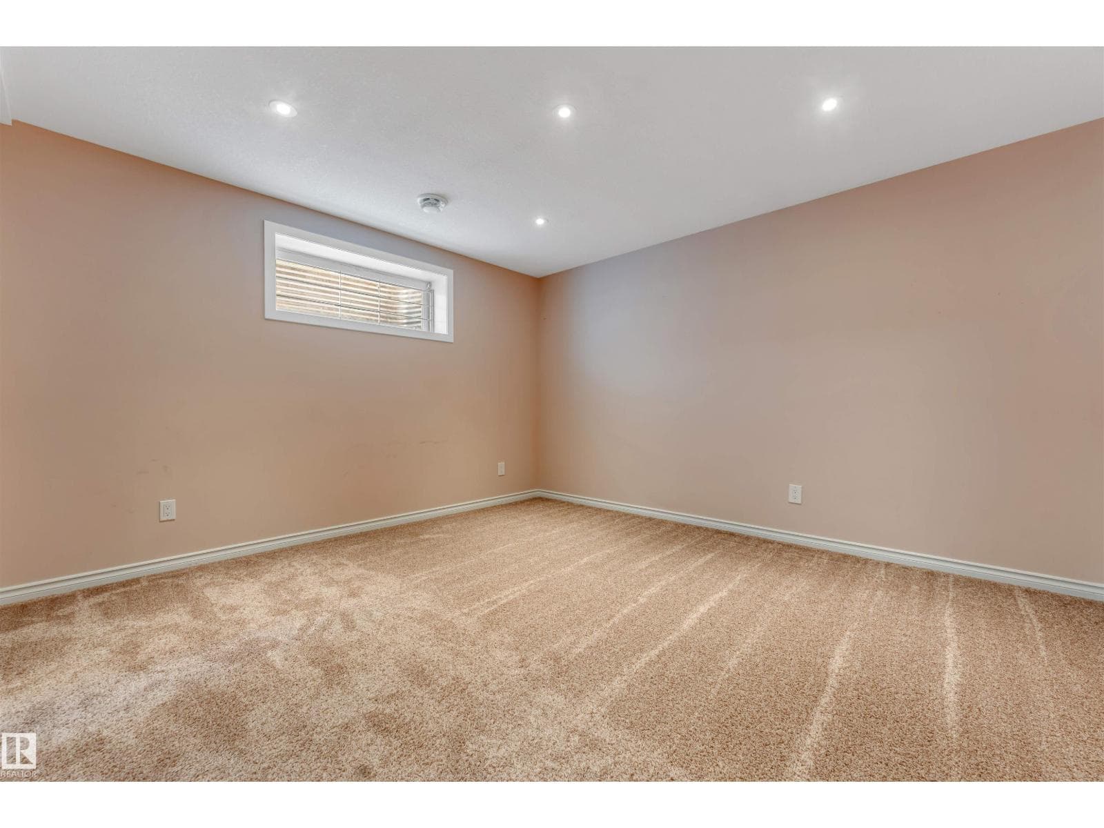 6947 19A AV SW — photo 37 of 47