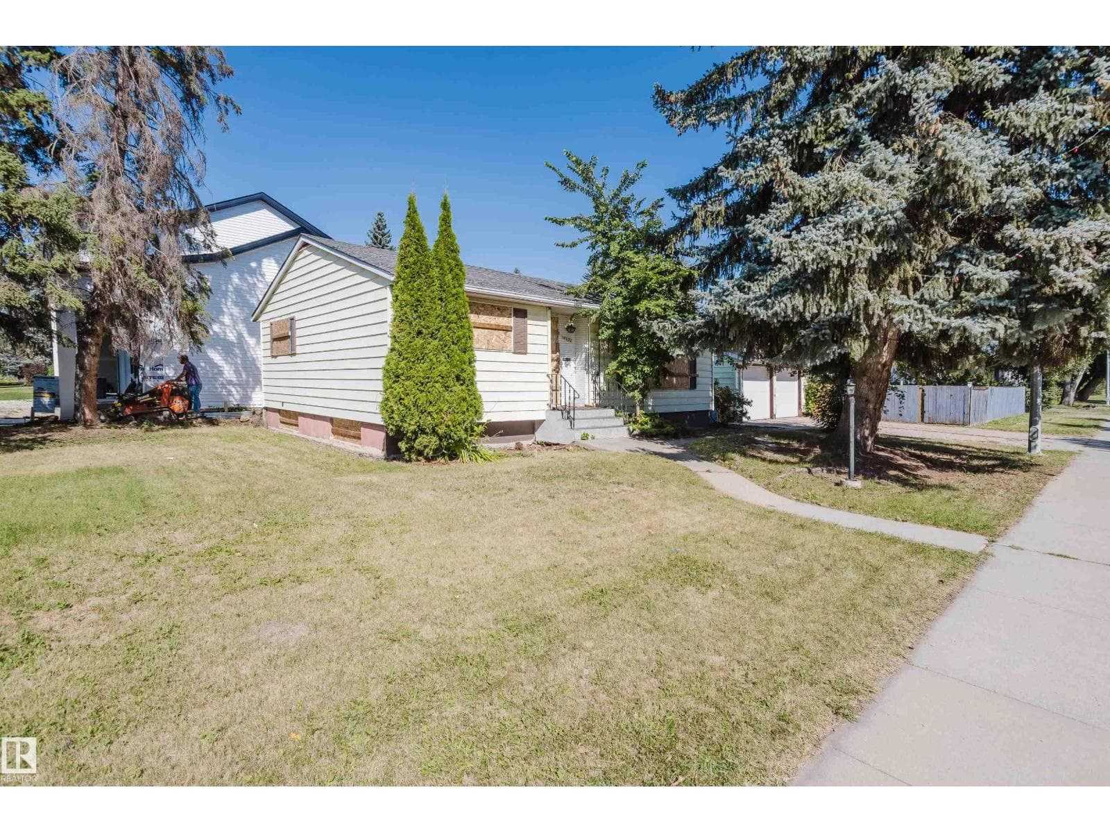14632 95 AV NW — photo 1 of 31