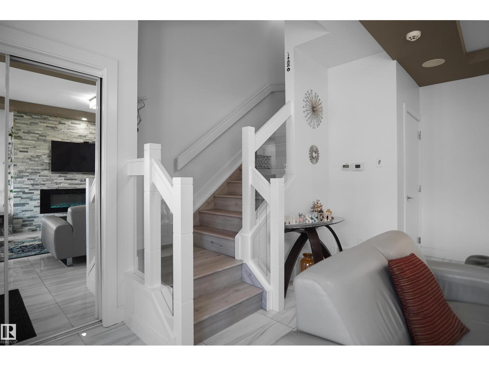 6532 175 AV NW — photo 3 of 38