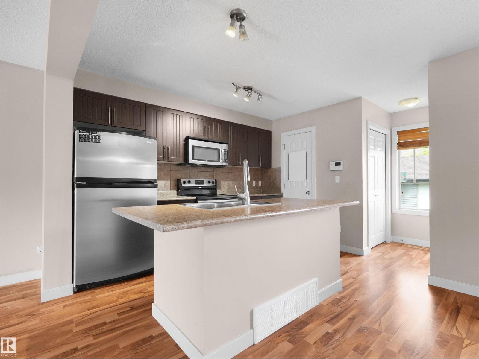 2512 ANDERSON WY SW — photo 10 of 39