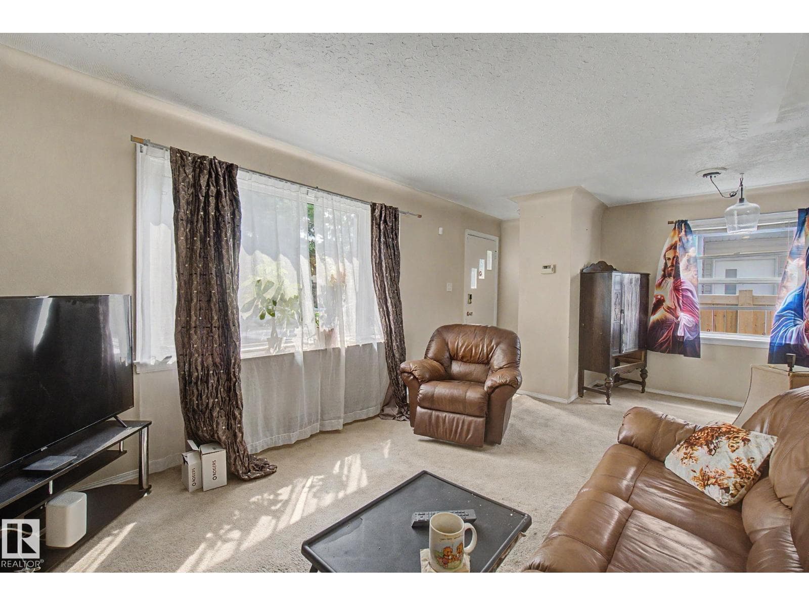 8710 83 AV NW — photo 3 of 21