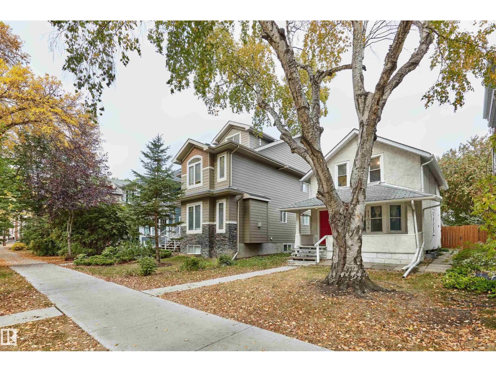 11038 84 AV NW — photo 3 of 31
