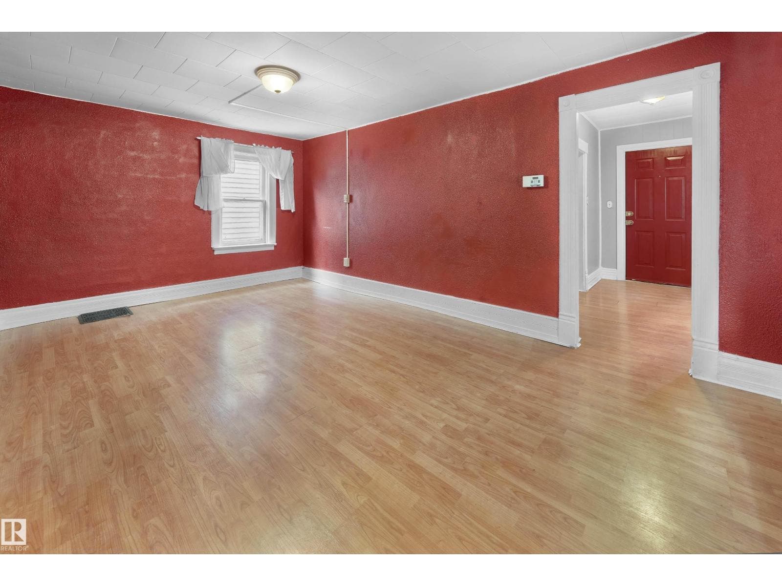 11038 84 AV NW — photo 12 of 31