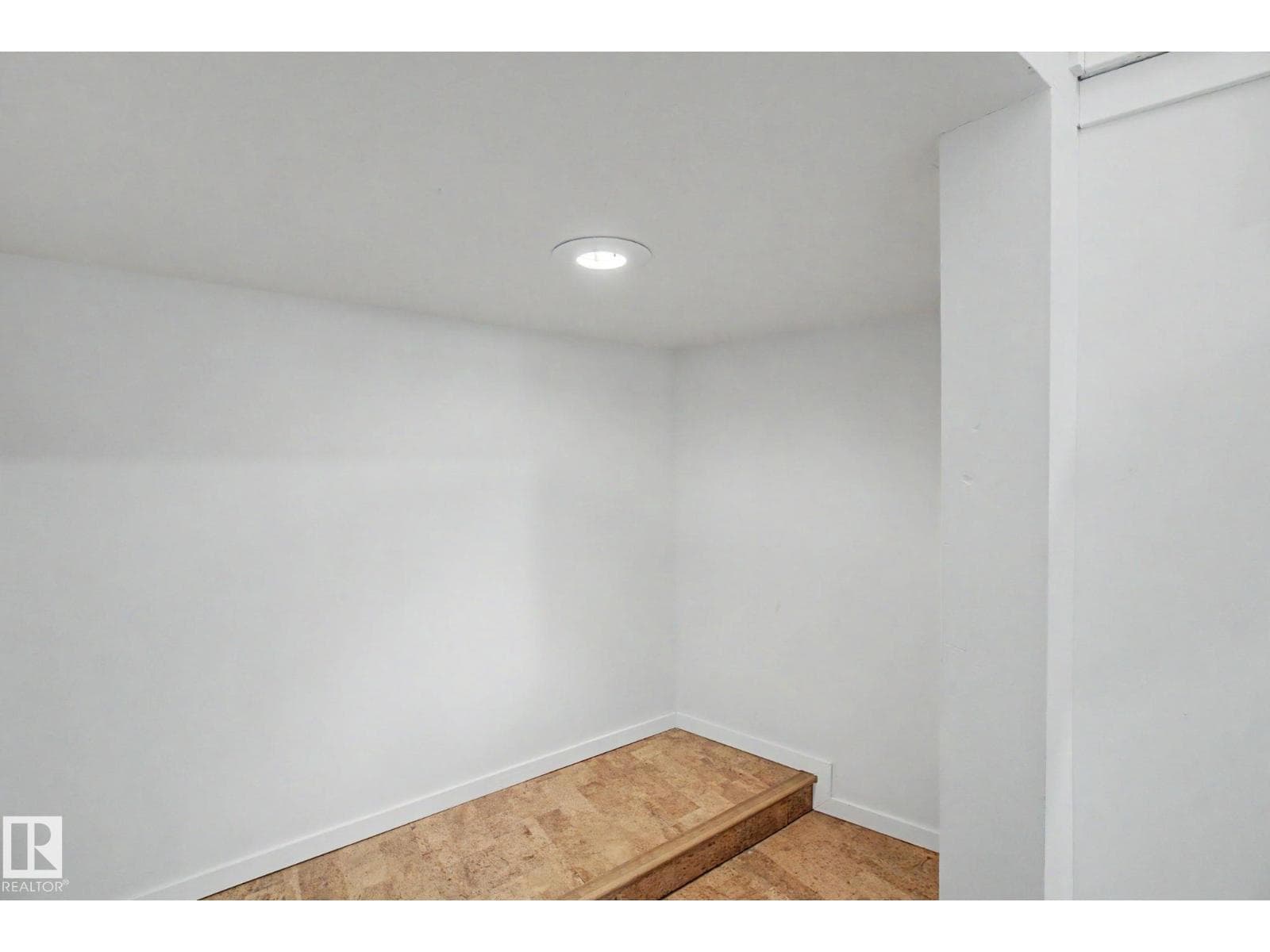 11150 83 AV NW — photo 11 of 43