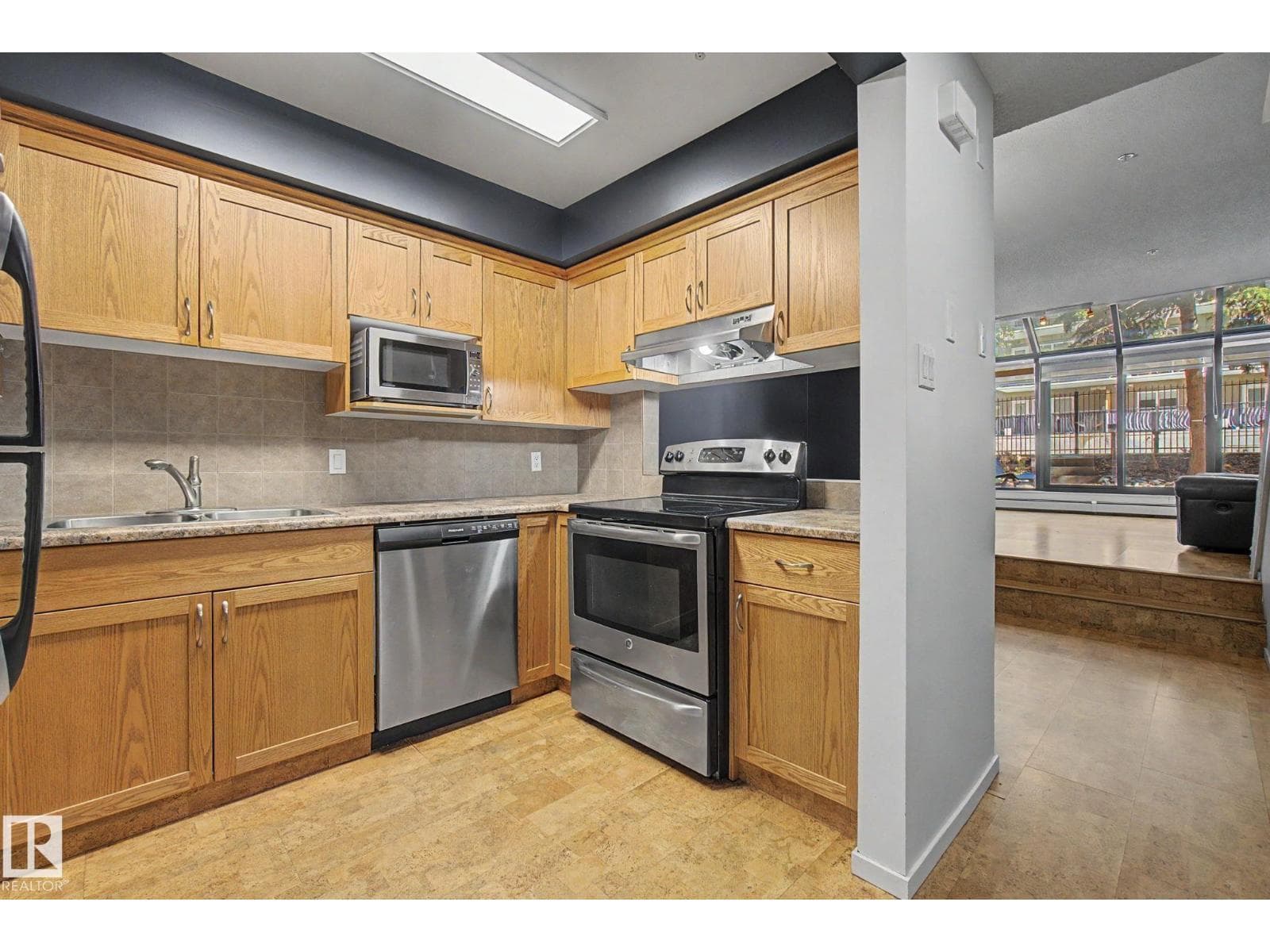11150 83 AV NW — photo 16 of 43