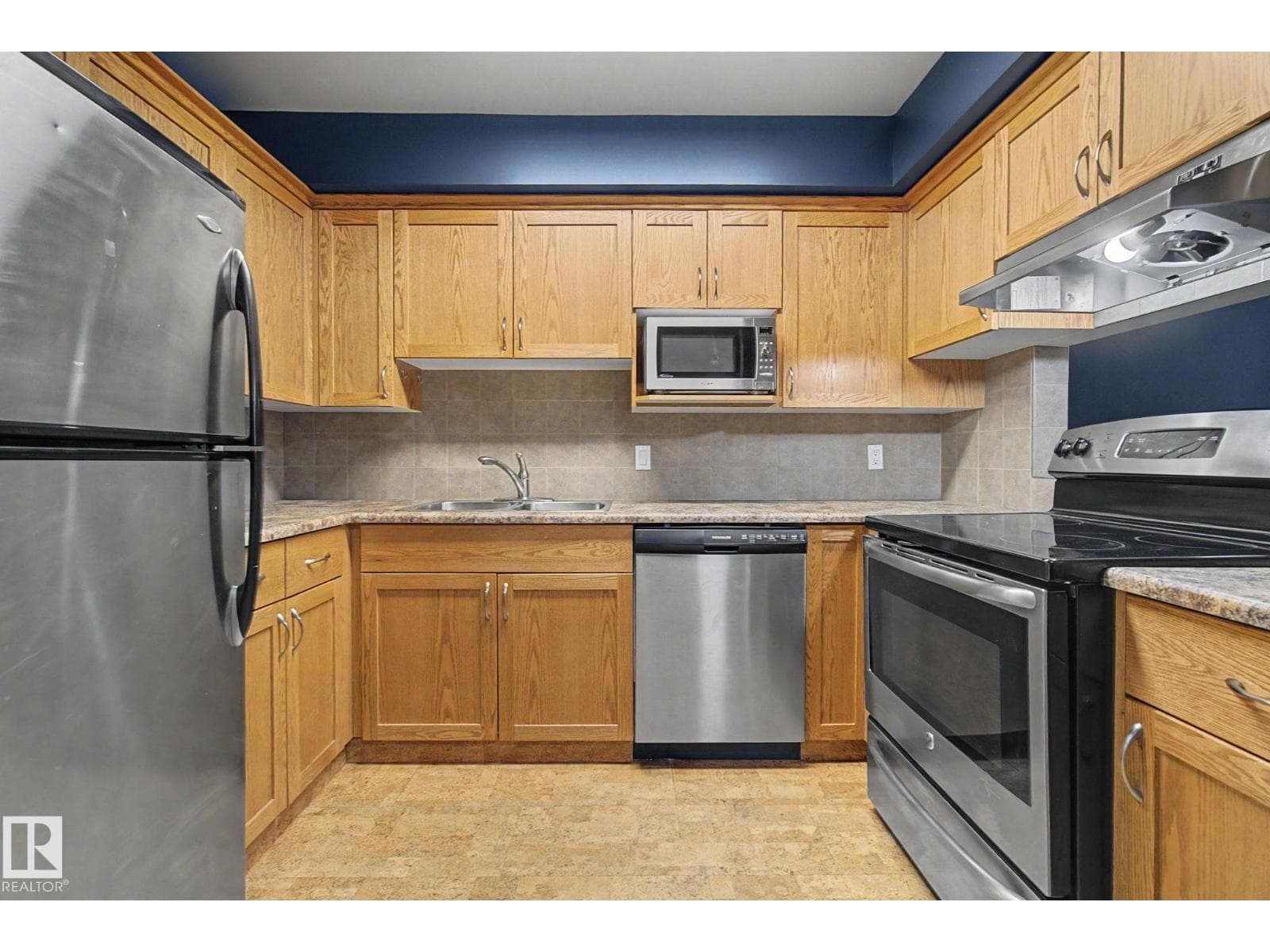 11150 83 AV NW — photo 17 of 43