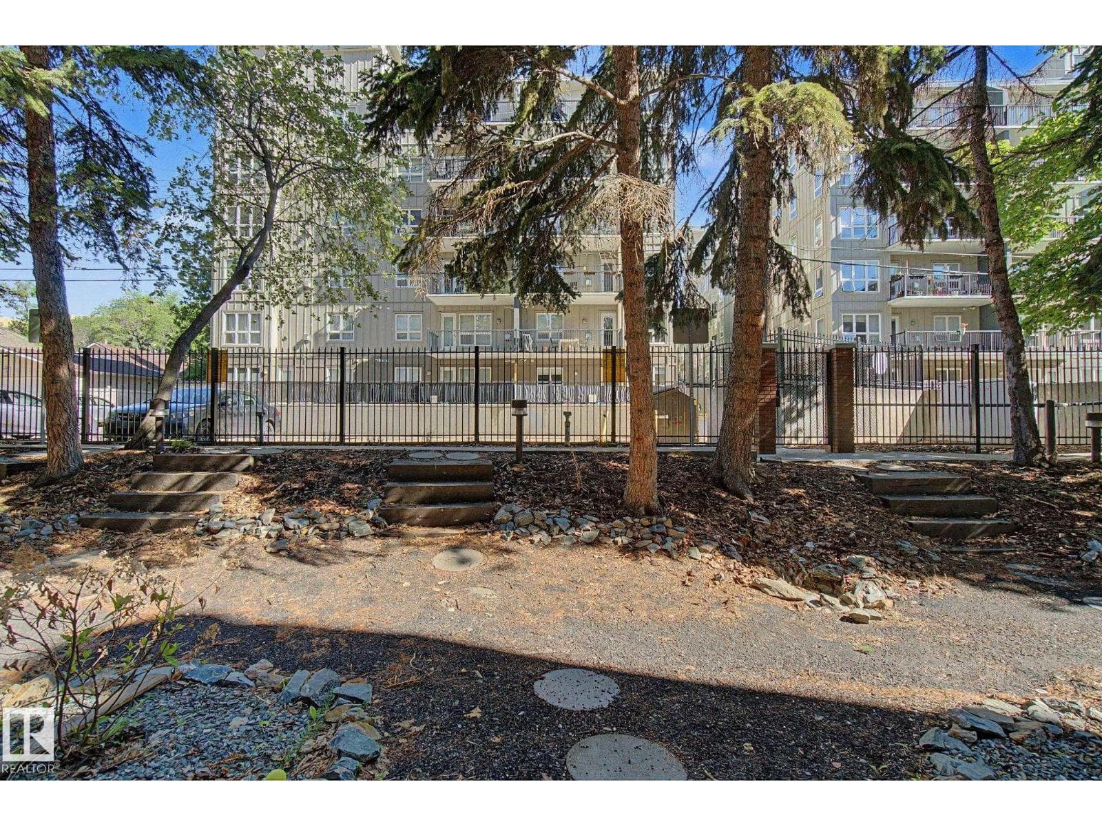 11150 83 AV NW — photo 38 of 43