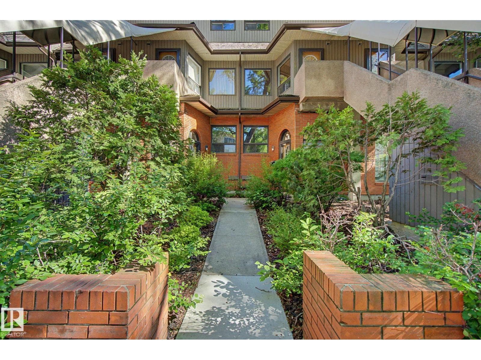 11150 83 AV NW — photo 4 of 43