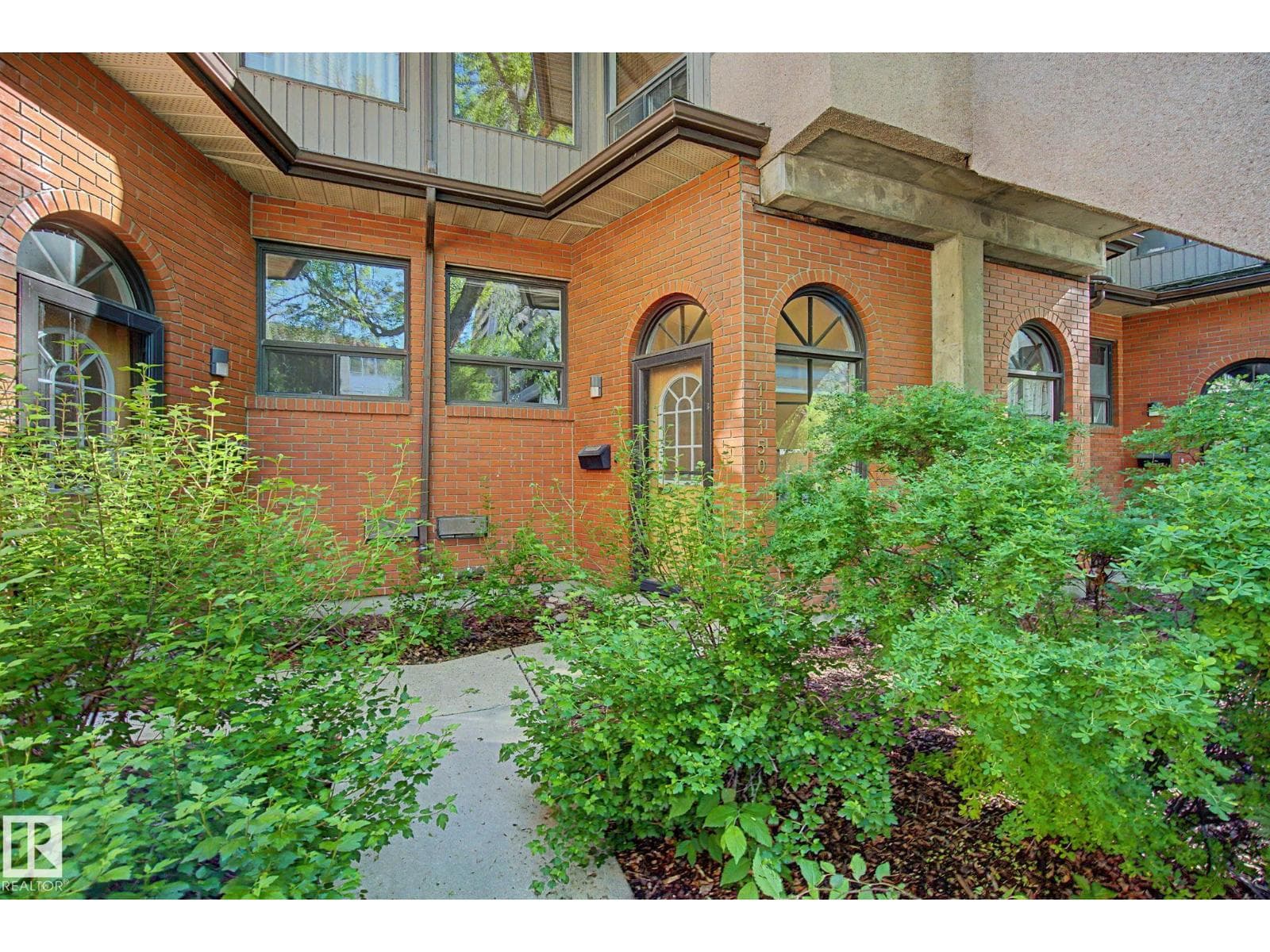 11150 83 AV NW — photo 5 of 43