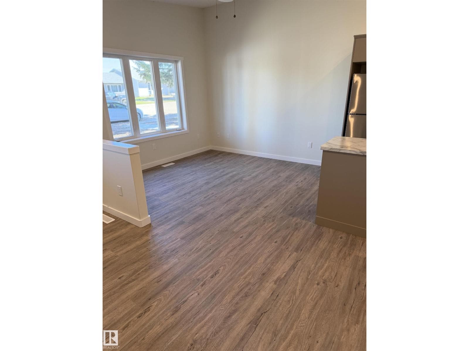 4313 54 AV — photo 11 of 30