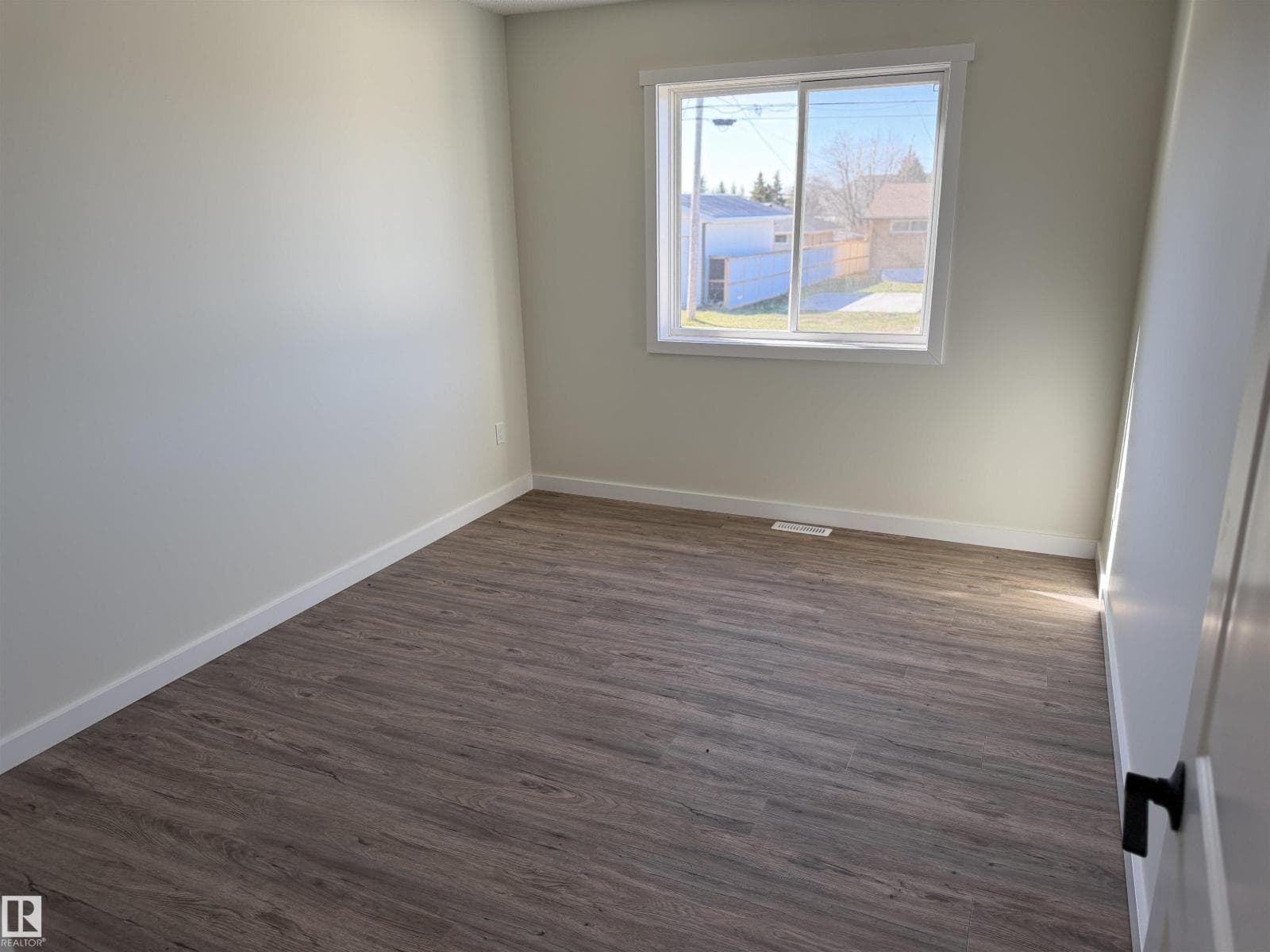 4313 54 AV — photo 21 of 30