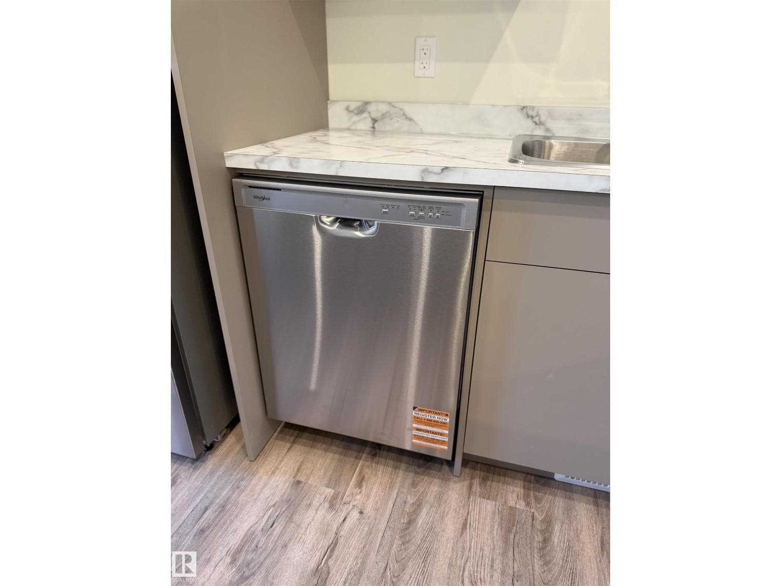 4313 54 AV — photo 9 of 30