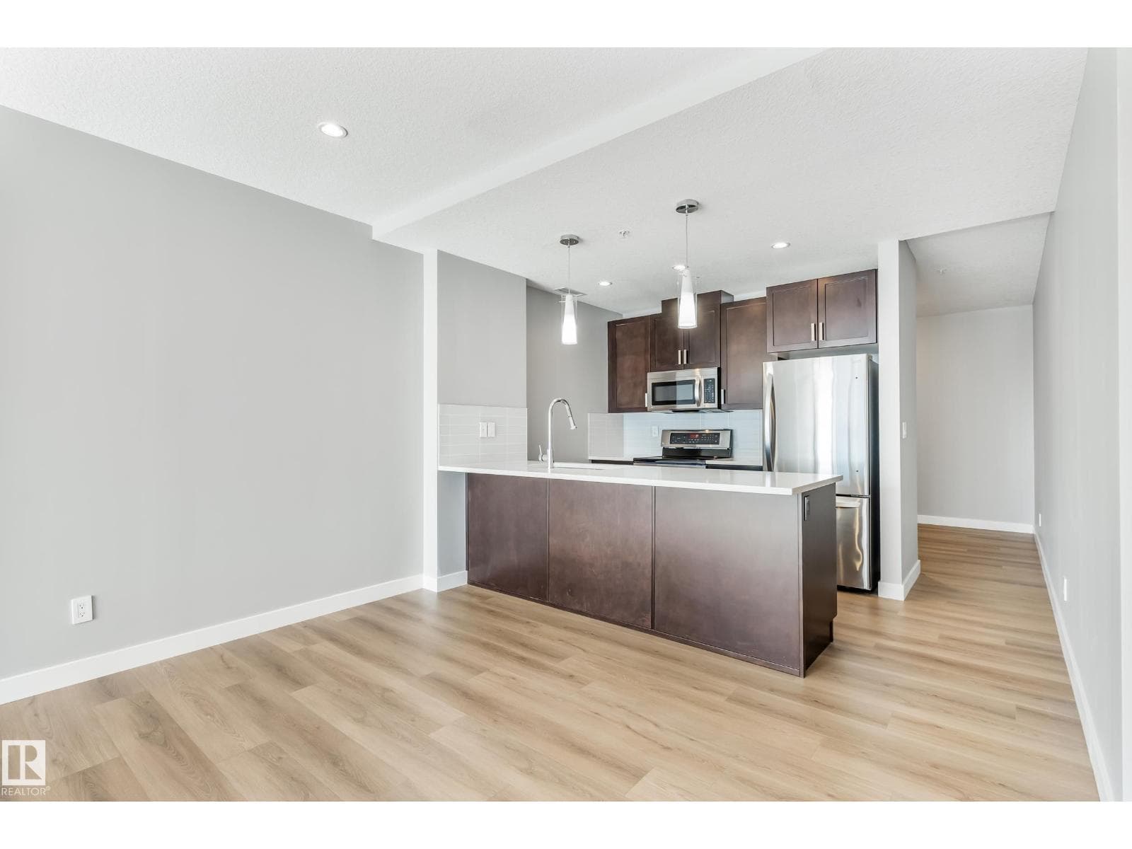 #910 10238 103 ST NW — photo 7 of 40