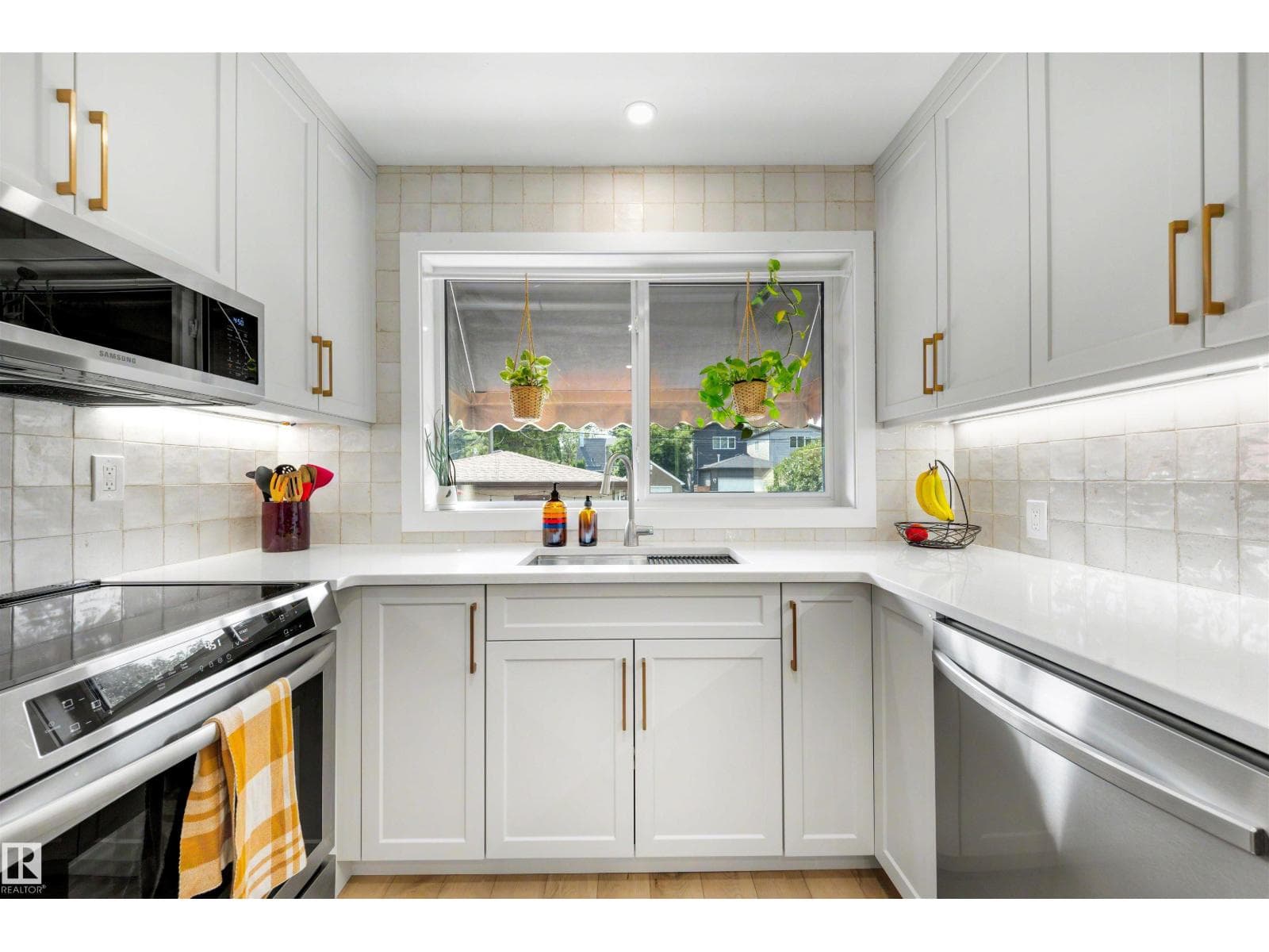 10732 129 ST NW — photo 4 of 37