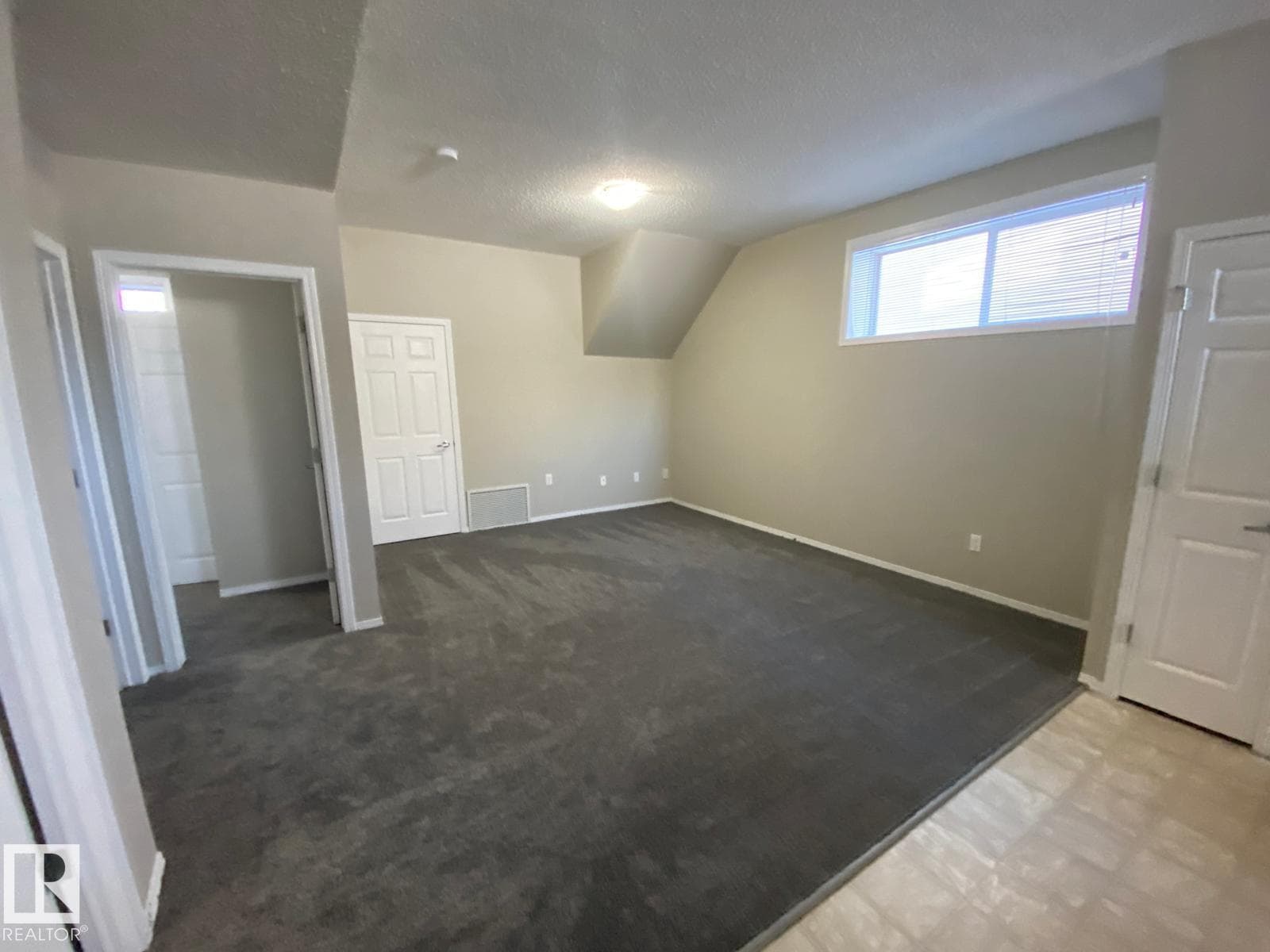 122 142 Selkirk PL — photo 13 of 18