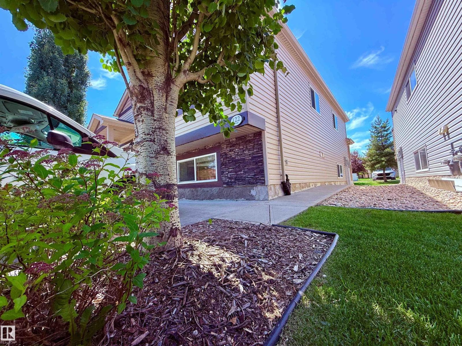 122 142 Selkirk PL — photo 14 of 18