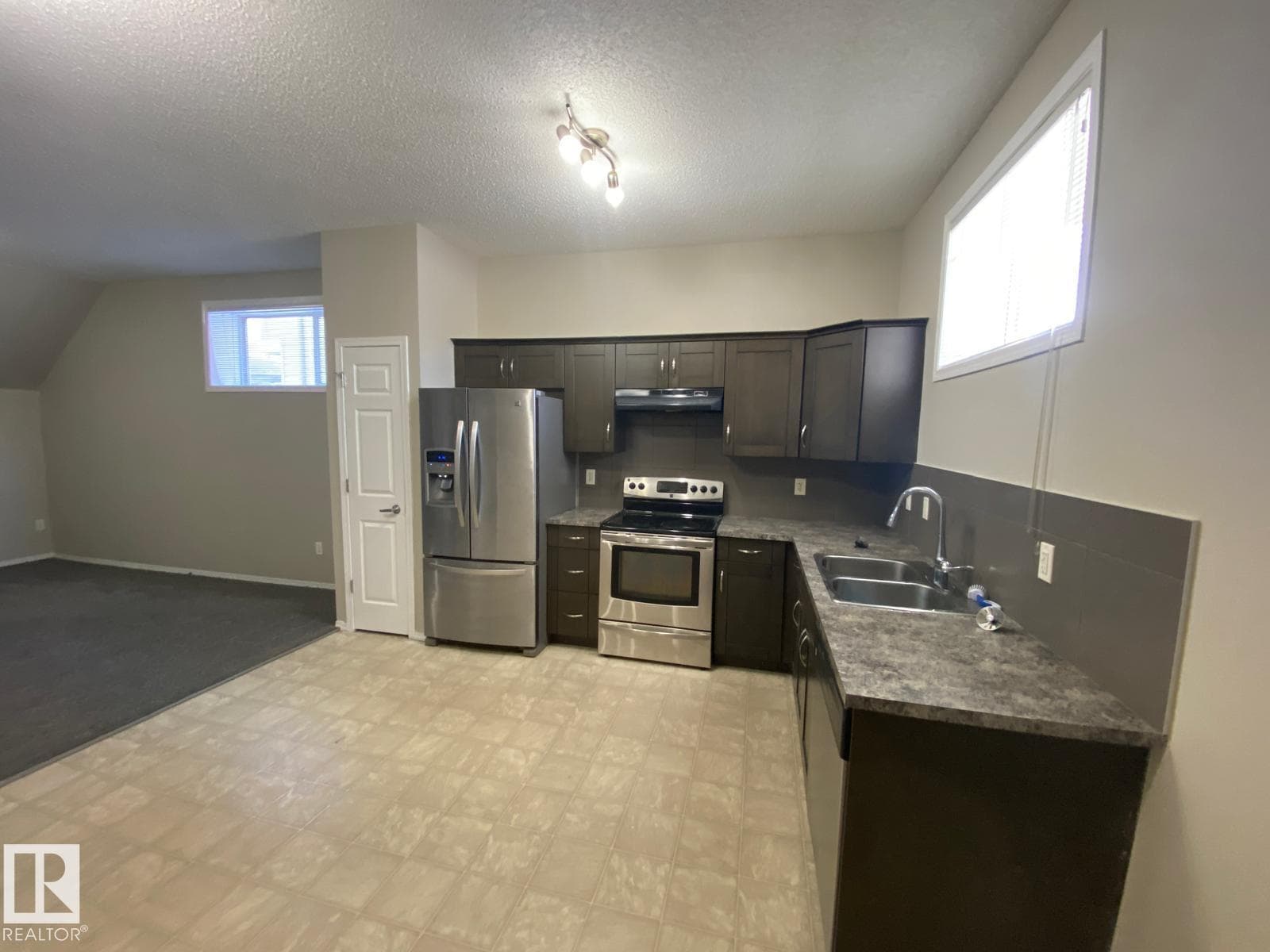 122 142 Selkirk PL — photo 5 of 18