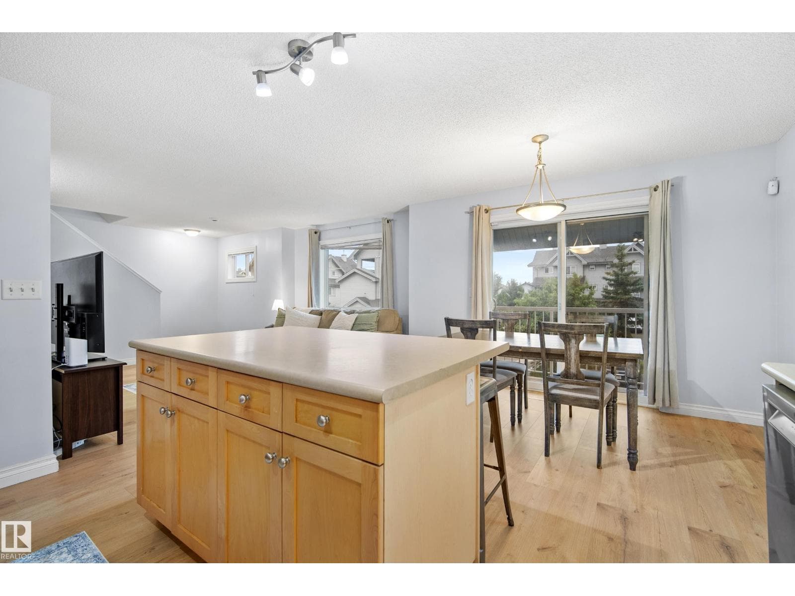 #6 12050 17 AV SW — photo 4 of 31