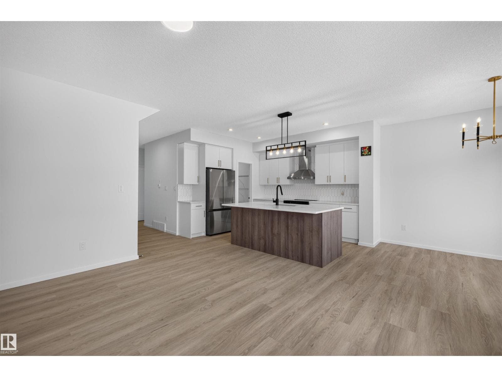 7722 174A AV NW — photo 8 of 50