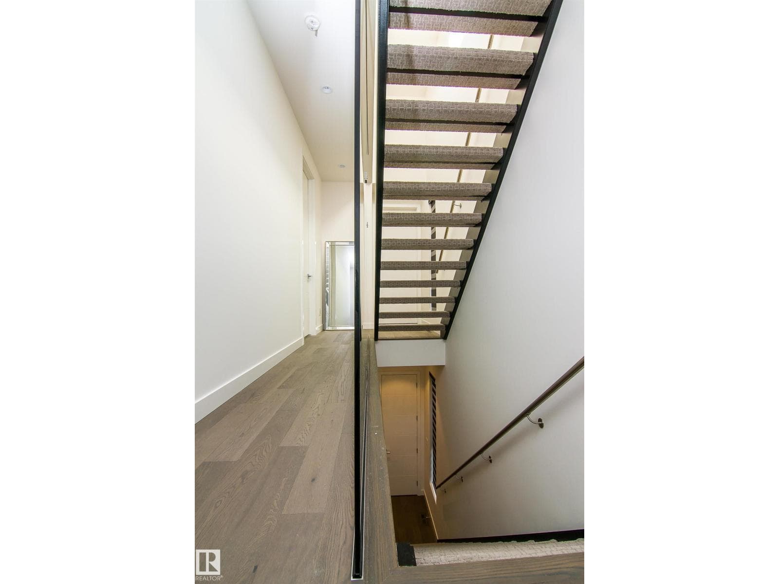 13218 102 AV NW — photo 12 of 39