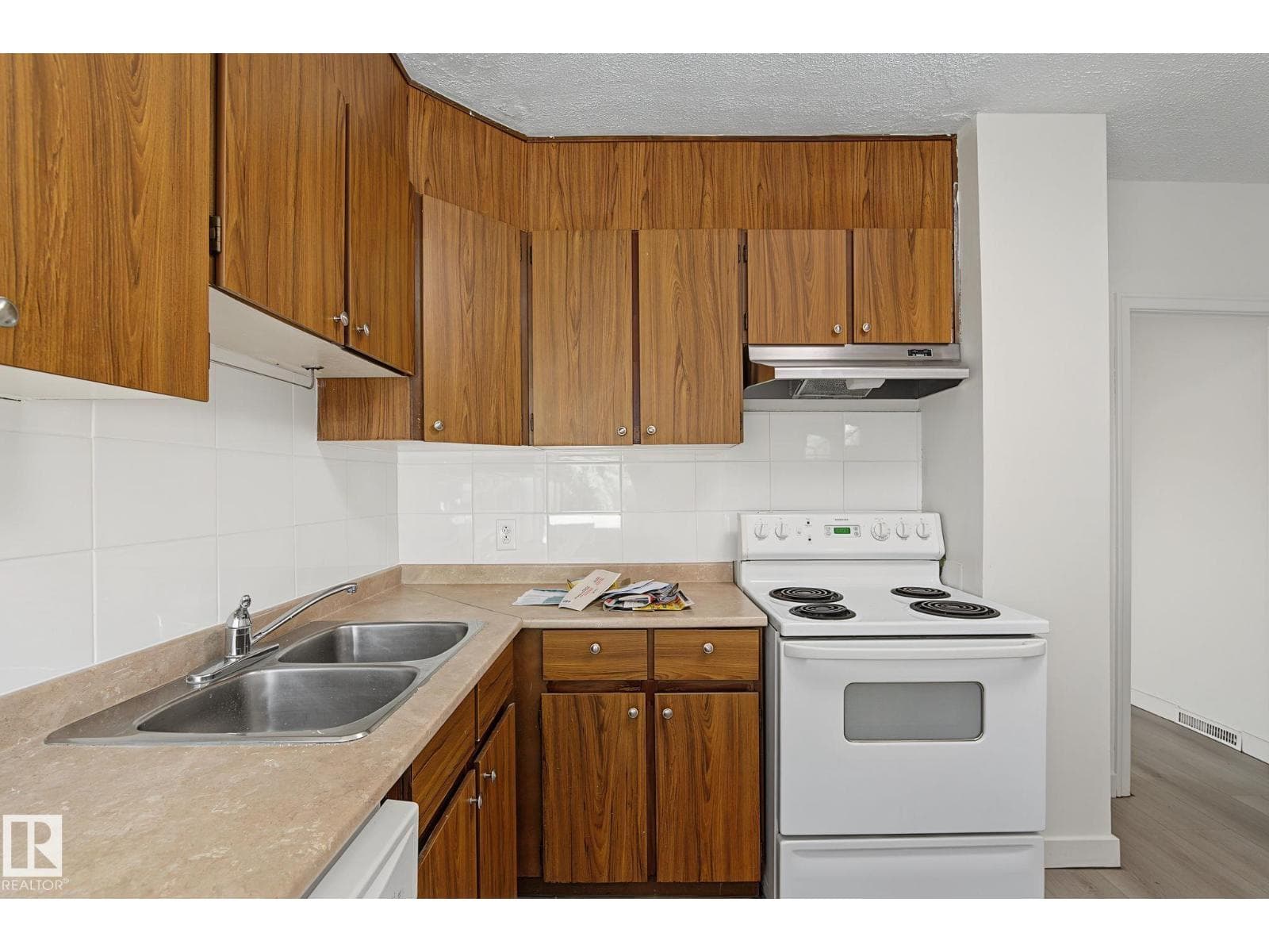 11147 78 AV NW — photo 10 of 50