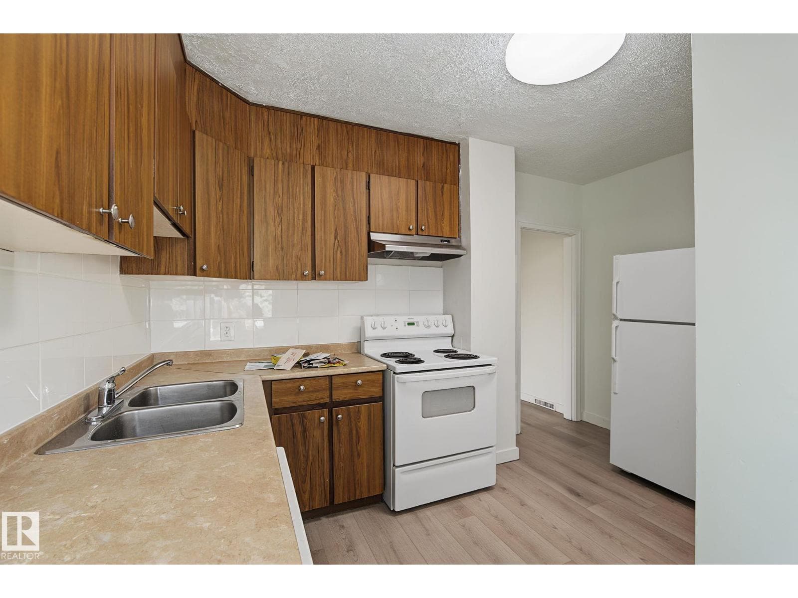 11147 78 AV NW — photo 12 of 50