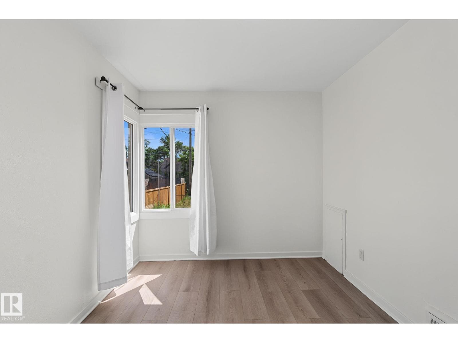 11147 78 AV NW — photo 14 of 50