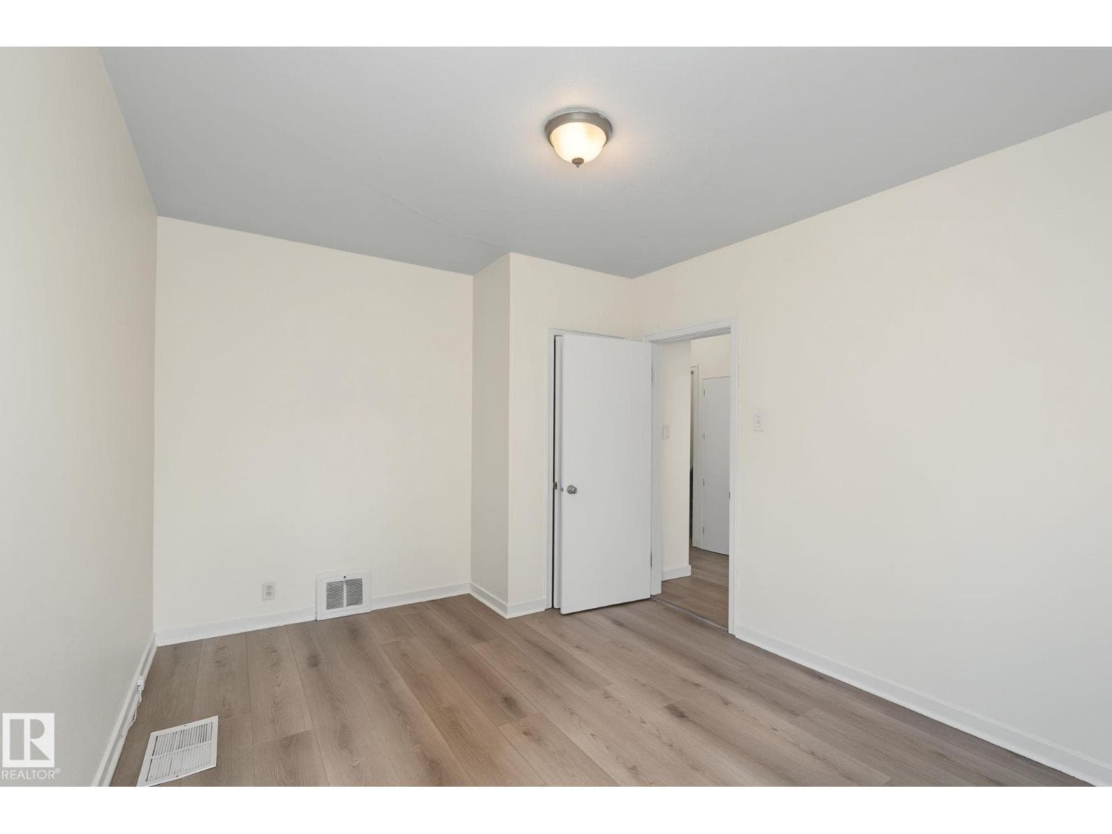 11147 78 AV NW — photo 16 of 50