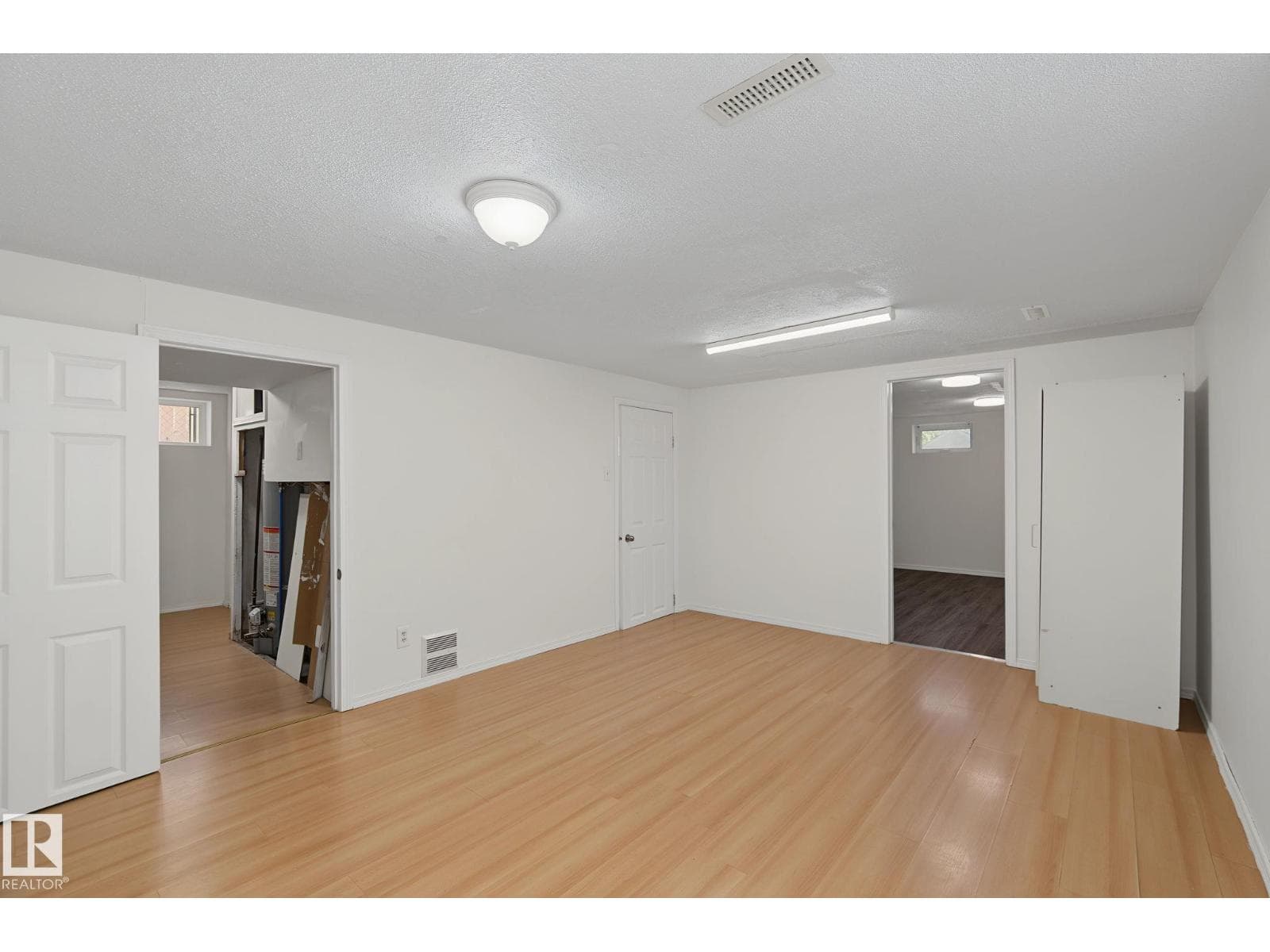 11147 78 AV NW — photo 5 of 50