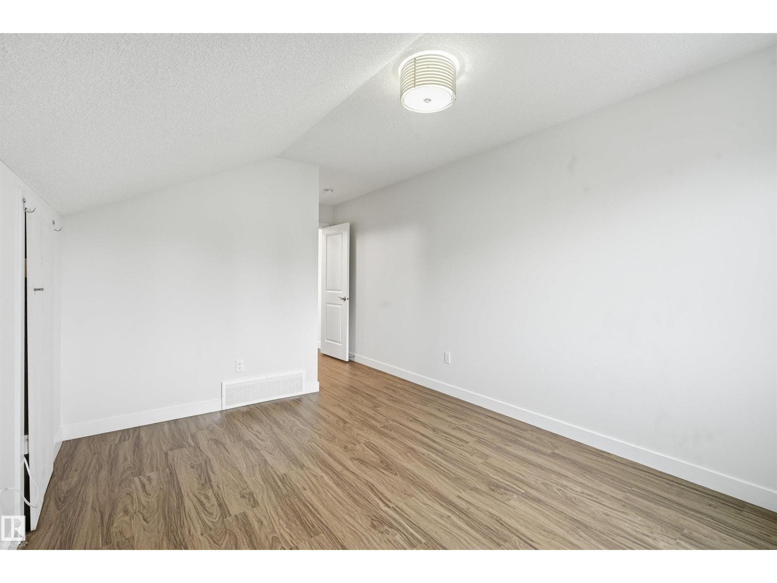 11146 78 AV NW — photo 41 of 68