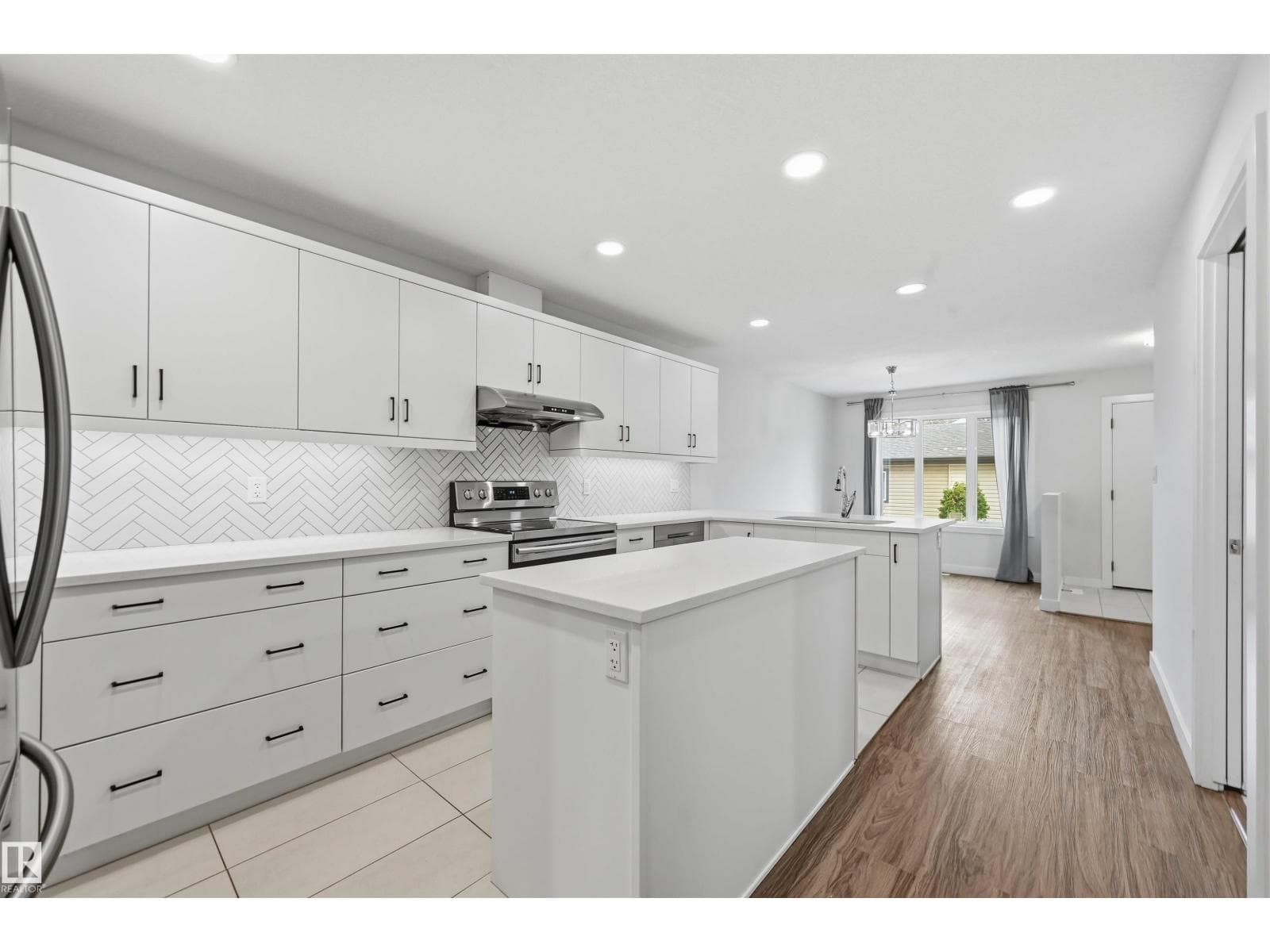 11146 78 AV NW — photo 8 of 68