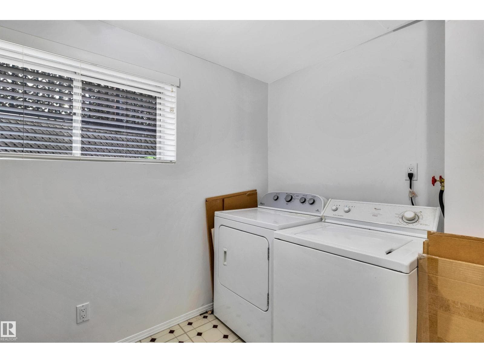 10282 87 ST NW — photo 37 of 52