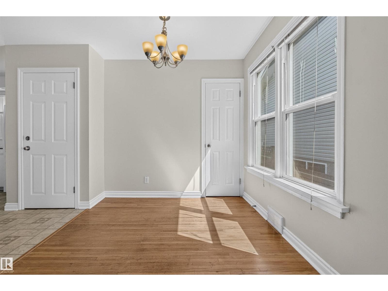 8817 91 ST NW — photo 3 of 53