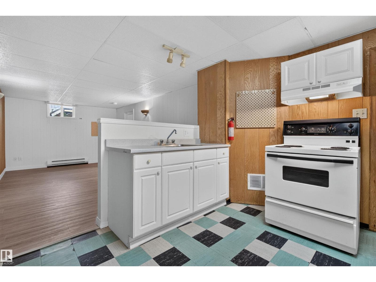 8817 91 ST NW — photo 36 of 53