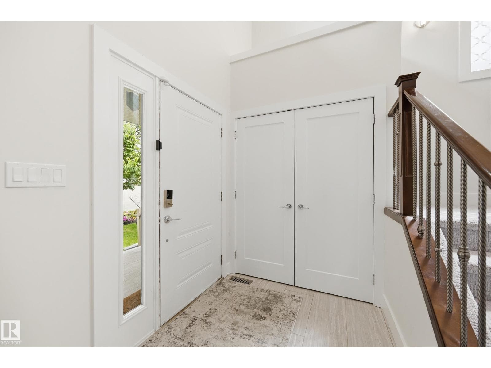 1024 ARMITAGE CR SW — photo 5 of 47