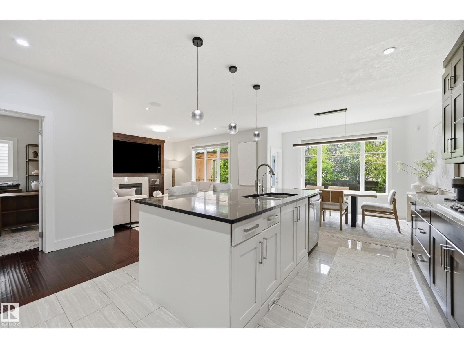 1024 ARMITAGE CR SW — photo 8 of 47