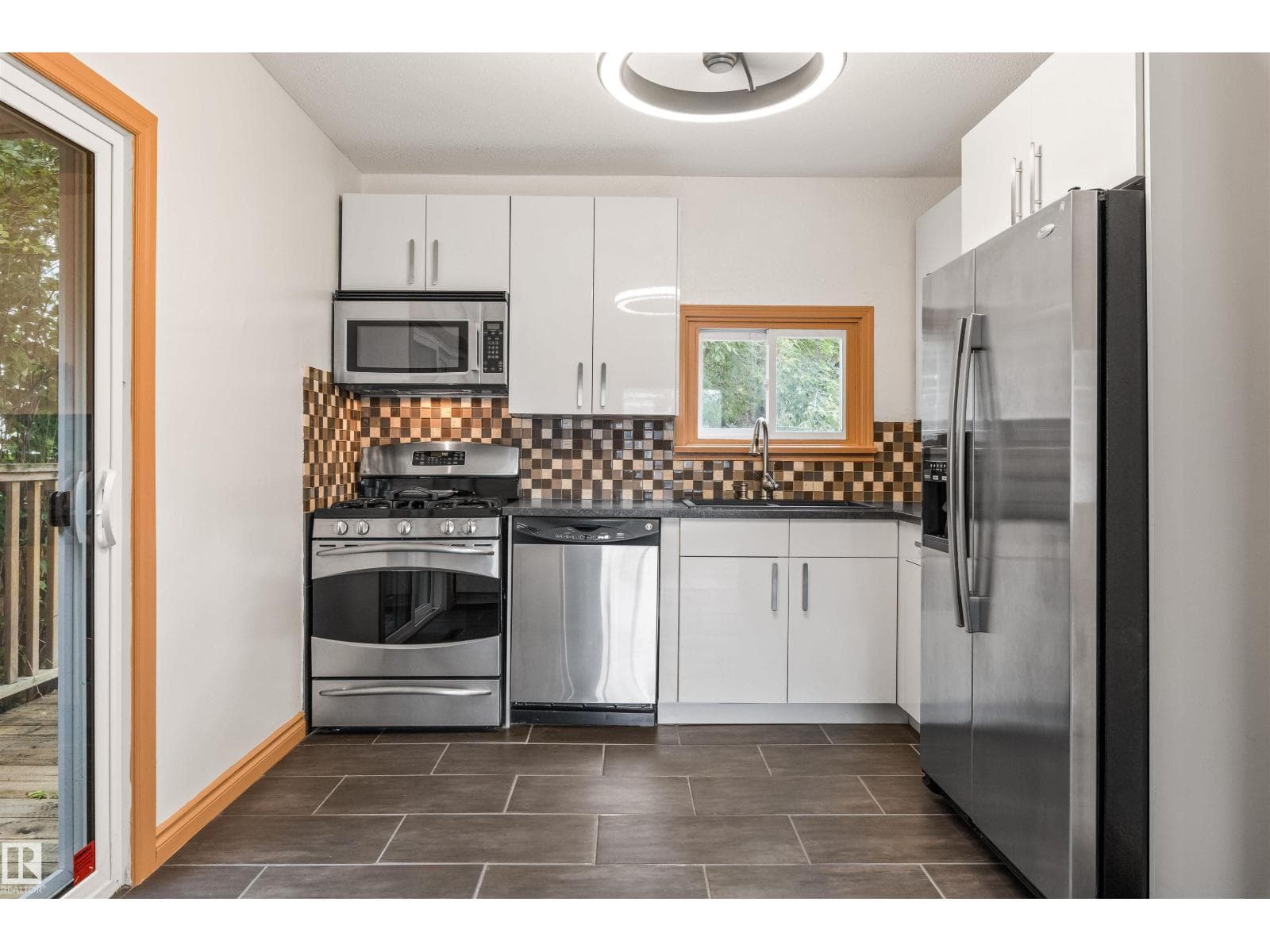 11230 75 AV NW — photo 11 of 48