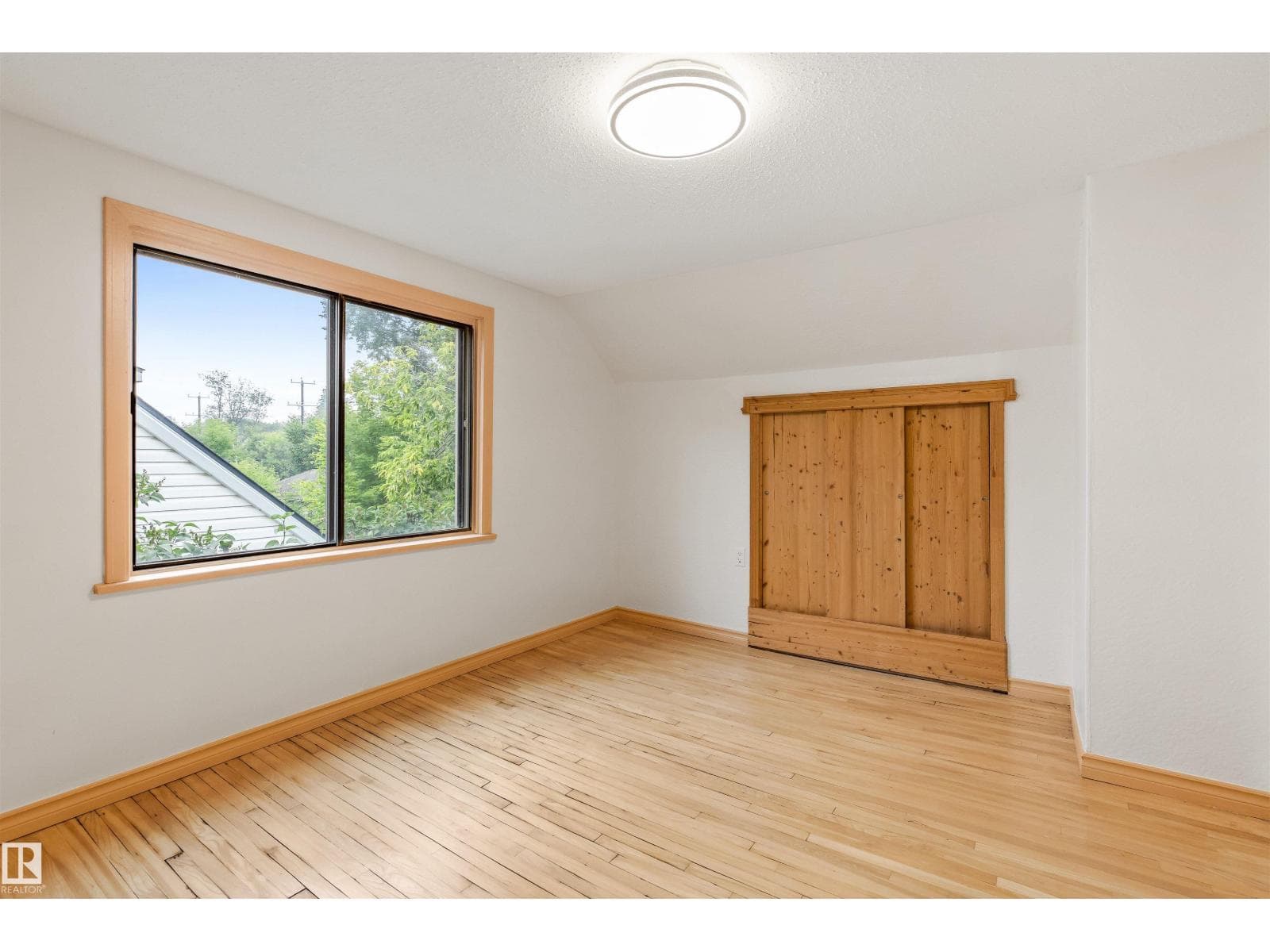 11230 75 AV NW — photo 19 of 48