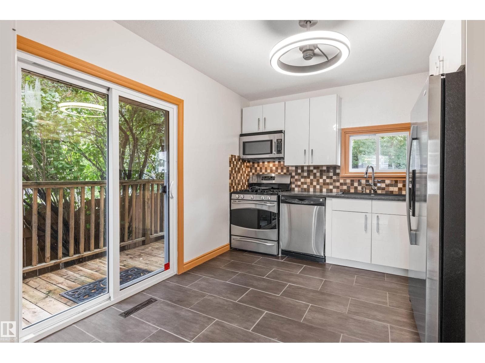 11230 75 AV NW — photo 13 of 48