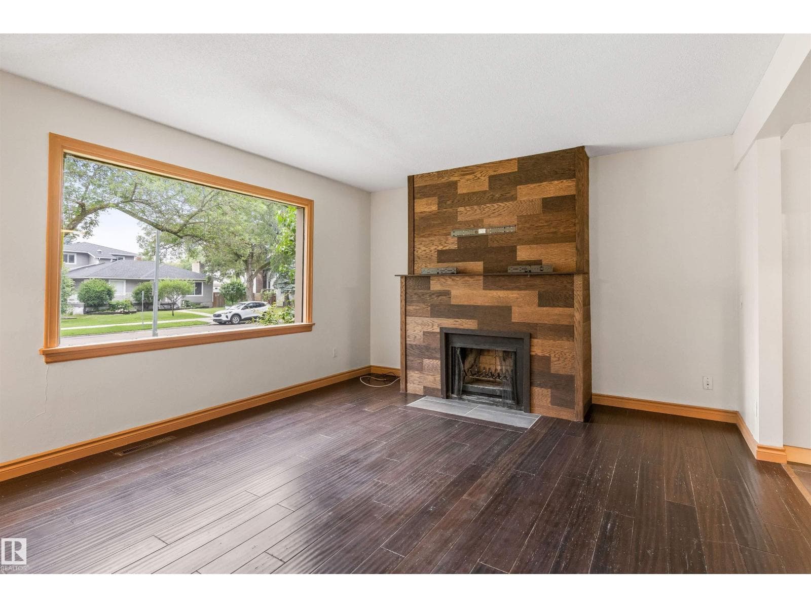 11230 75 AV NW — photo 5 of 48