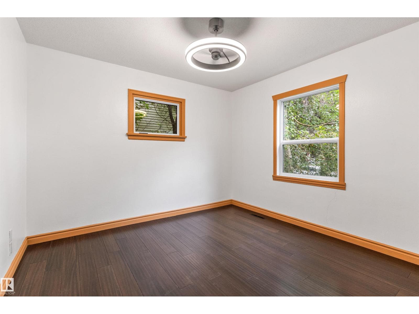 11230 75 AV NW — photo 8 of 48