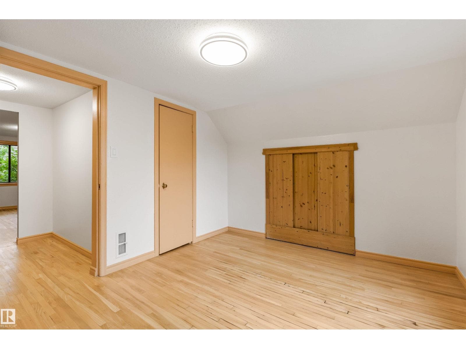 11230 75 AV NW — photo 21 of 48