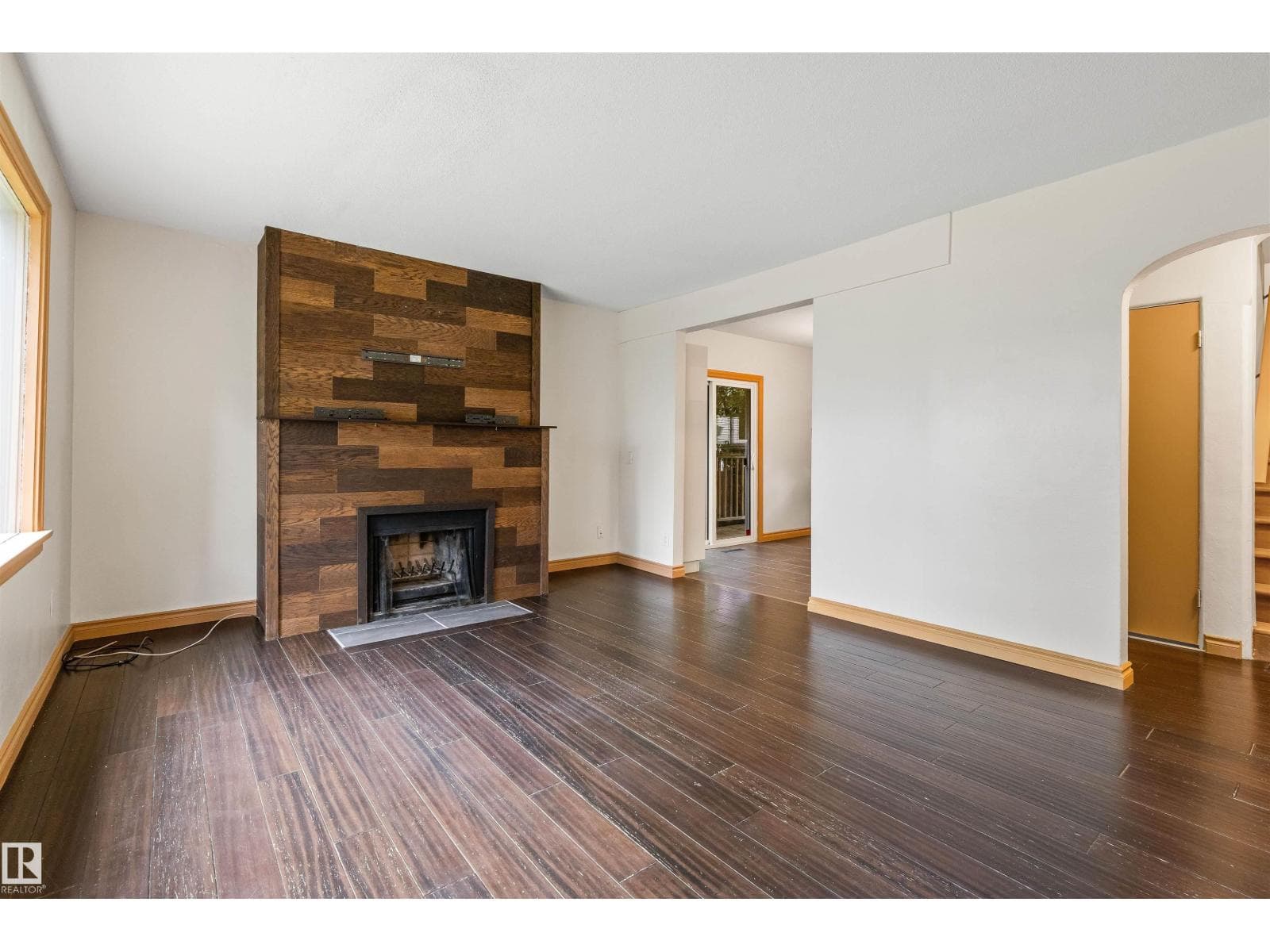 11230 75 AV NW — photo 4 of 48