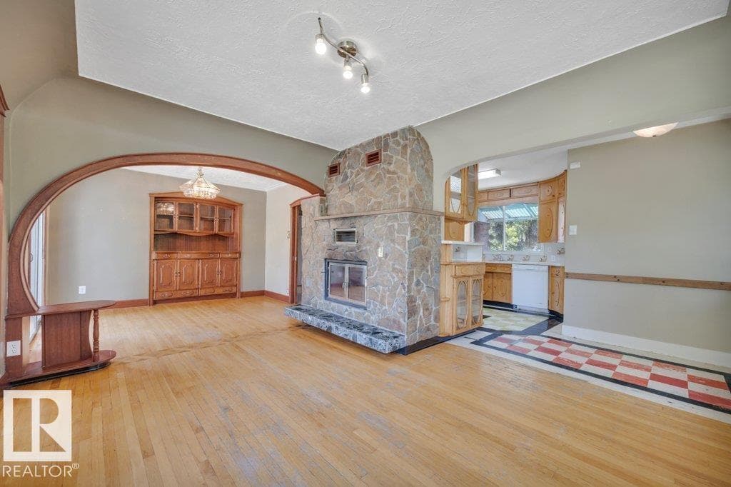 10148 87 ST NW — photo 13 of 66